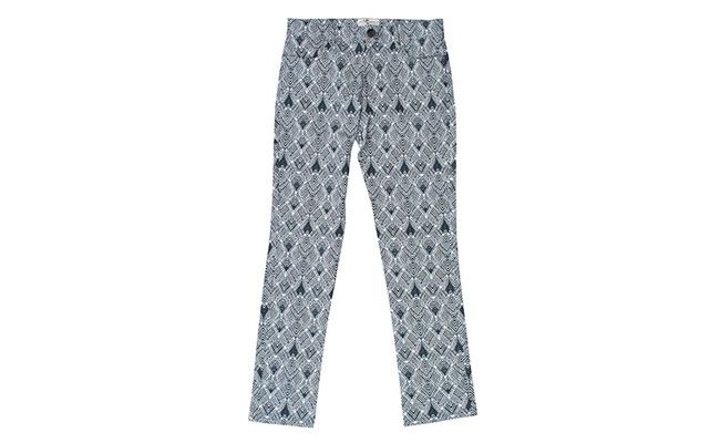 Calça reta por R$338,30 na <a href="http://www.carinafarfalla.com.br/categorias/calcas/calca-estampada-pb.html" target="blank_">Carina Farfalla</a>