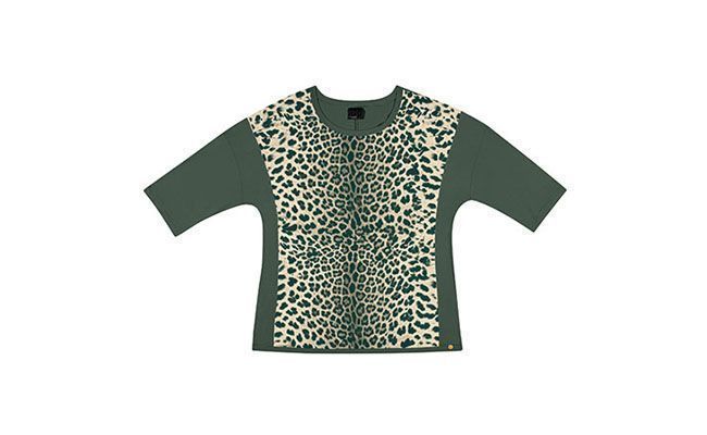 Blusa com estampa de oncinha por R$77,99 na <a href="http://www.lunenderstore.com/roupas-plus-size/blusa-de-manga-comprida-preto-reativo-9.html" target="blank_">Lunender</a>
