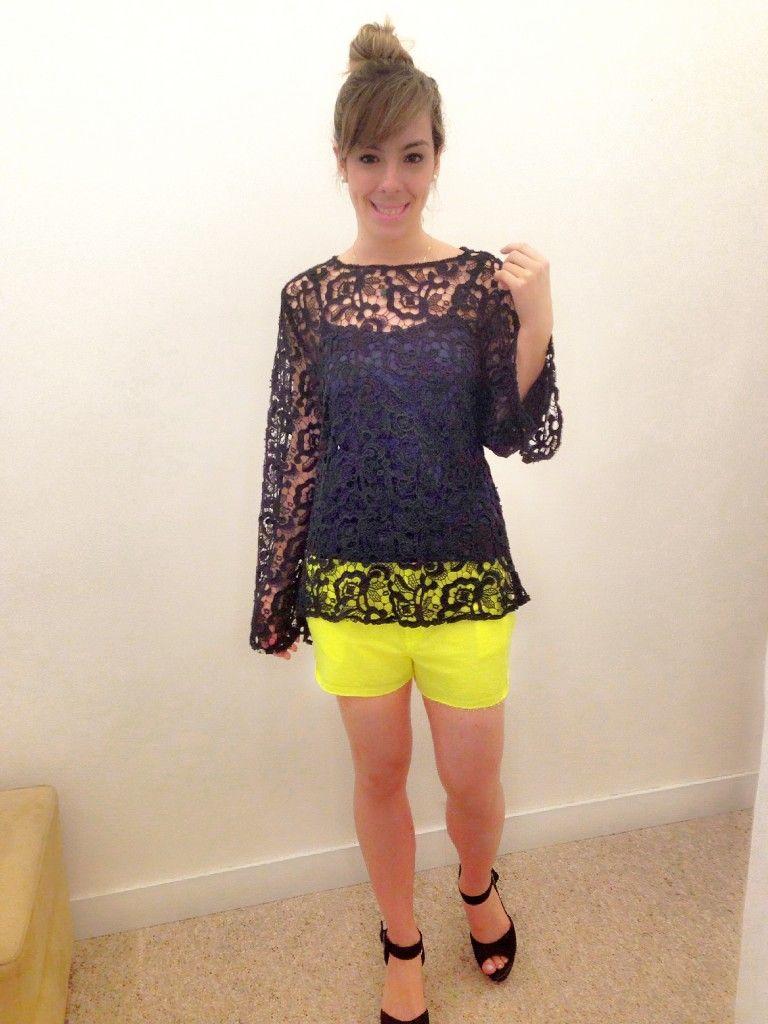 Foto: Reprodução / <a href="http://nataliagabriely.com.br/look-dia-short-amarelo-fluorescente-e-blusa-de-renda-guipir-2/" target="_blank">Natalia Gabriely</a>