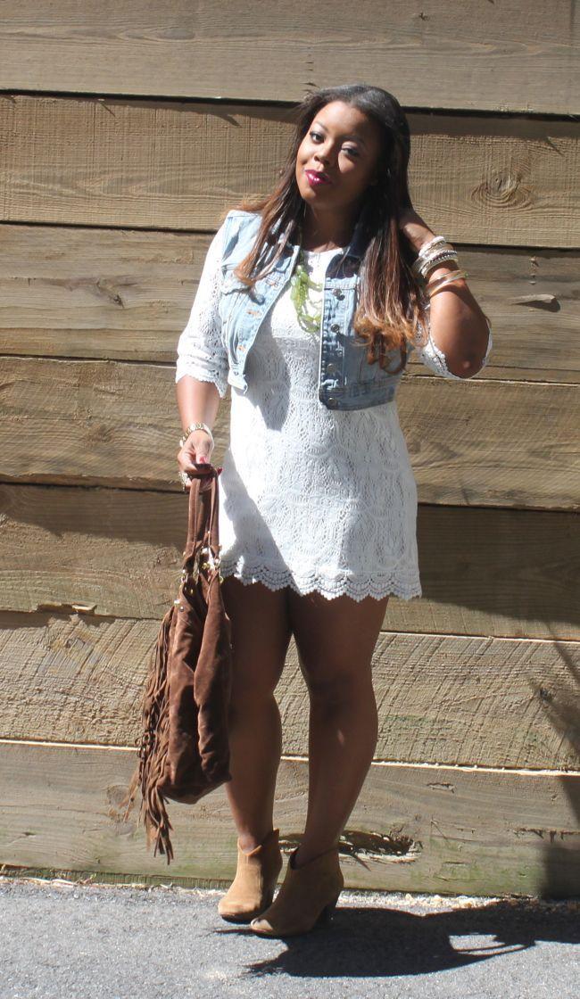 Foto: Reprodução / <a href="http://www.najadiamond.com/2012/09/fall-transitions-white-lace-dress.html" target="_blank">Naja Diamond</a>