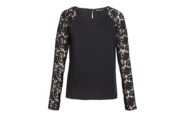 Blusa 284 por R$129 na <a href="http://www.oqvestir.com.br/blusa-284-guipure-preta.html?new=1" target="blank_">Oqvestir</a>