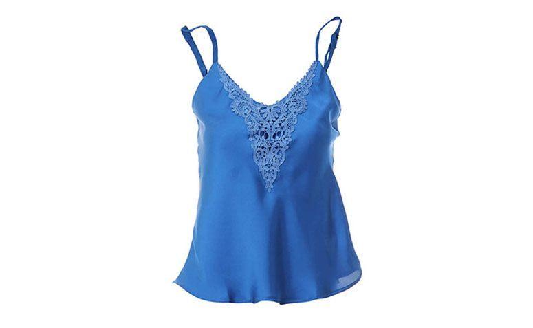 Regata Lara por R$49,99 na <a href="http://www.passarela.com.br/passarela/produto/regata-detalhe-em-renda-guipir-lara-ch03-azul-6400682502-0" target="blank_">Passarela</a>