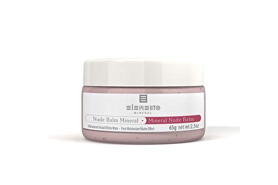 Textura suave, de fácil absorção e com efeito mate, o produto deixa a pele mais sedosa, com aparência saudável e radiante. Sua fórmula contém Argila Rosa, Ômega 3 e Vitamina E, extratos de Aveia e Pepino (R$39,90 - na I Am Natural Shop)