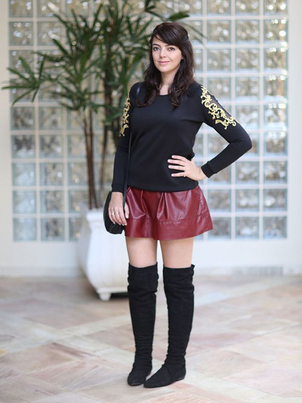 Reprodução / <a href="http://www.justlia.com.br/2014/05/look-do-dia-preto-e-bordo-lancamento-mac-pedro-lourenco/" target="_blank">Just Lia</a>