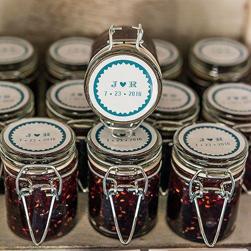 custom pots with fruit jam Photo: Playback / Wedding Shop