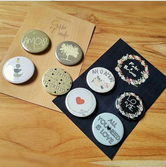 Botons personalizados Foto: Reprodução / <a href="http://www.lollilove.com/#!mimos/c1csg" target="_blank">Lolli Love</a>