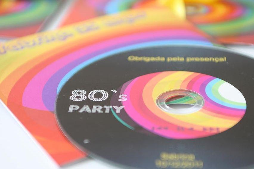 CD com músicas escolhidas pelo casal Foto: Reprodução / <a href="http://www.lollilove.com/#!mimos/c1csg" target="_blank">Lolli Love</a>