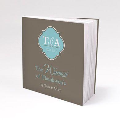 Caderno personalizado “O mais caloroso obrigado(a)” Foto: Reprodução / <a href="https://weddingshop.theknot.com/product/book-style-favor-notepad-with-personalized-classic-crest-cover" target="_blank">Wedding Shop</a>