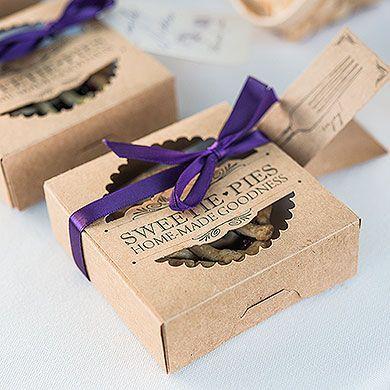 Mini torta Foto: Reprodução / <a href="https://weddingshop.theknot.com/product/miniature-pie-packaging-kit" target="_blank">Wedding Shop</a>