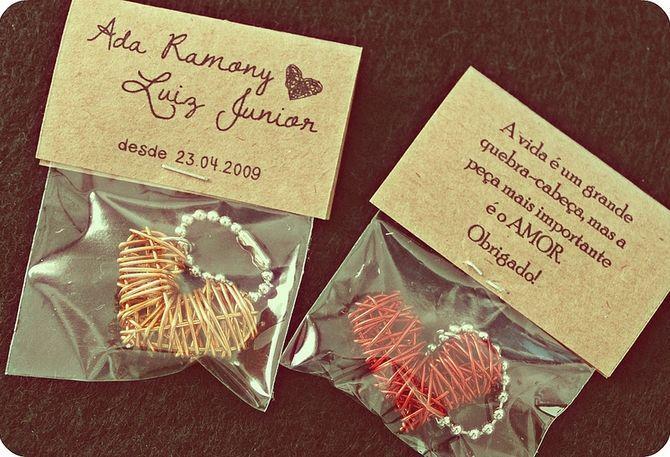Chaveiros de coração Foto: Reprodução / <a href="https://www.flickr.com/photos/lojaoui/6860430962/in/dateposted/" target="_blank">Oui Wedding Design</a>