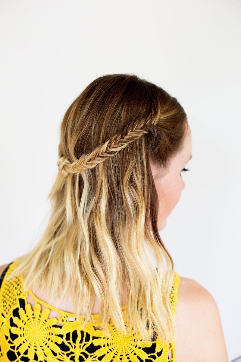 Foto: Reprodução / <a href="http://www.abeautifulmess.com/2014/08/bohemian-festival-knot-braid.html" target="_blank">A Beatiful Mess</a>