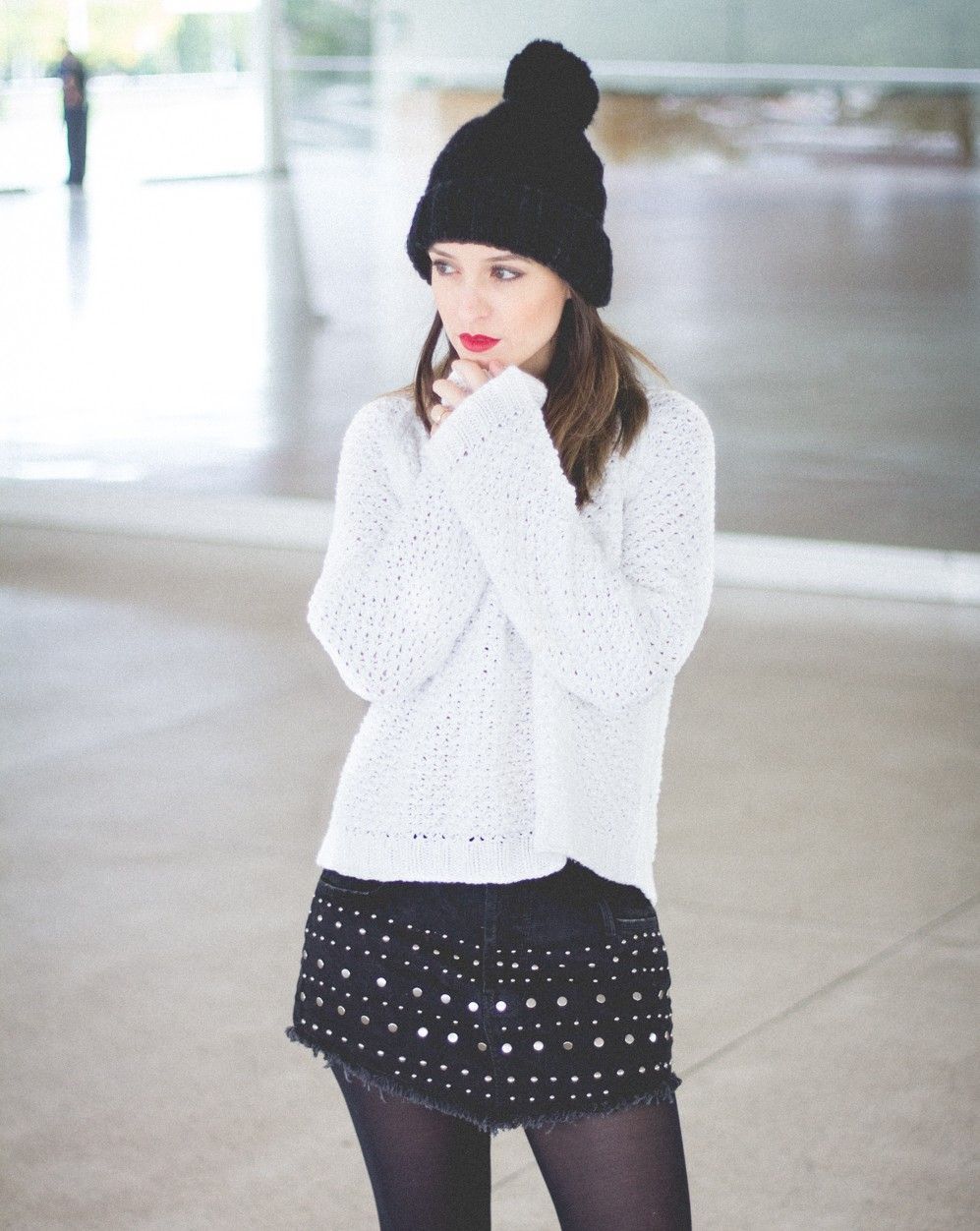 Minissaia - Foto: Reprodução / <a href="http://www.tudoorna.com/2015/05/15/saia-jeans-no-inverno/" target="_blank">Tudo Orna</a>