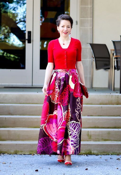 Foto: Reprodução / <a href="http://redreticule.com/2015/05/the-opera-chicwish-maxi-skirt-red-reticule-crystals-sole-society-shoes.html" target="_blank">Red Reticule</a>