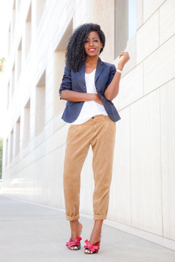 Foto: Reprodução / <a href="http://stylepantry.com/2015/05/15/schoolboy-blazer-t-shirt-pegged-pants/" target="_blank">Style Pantry</a>