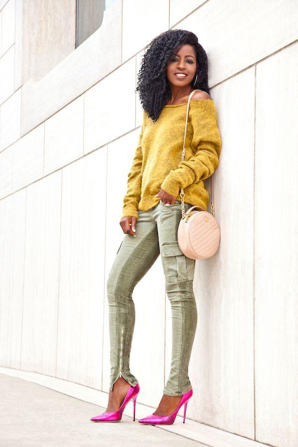 Foto: Reprodução / <a href="http://stylepantry.com/2015/05/20/off-shoulder-sweater-skinny-cargo-pants/" target="_blank">Style Pantry</a>