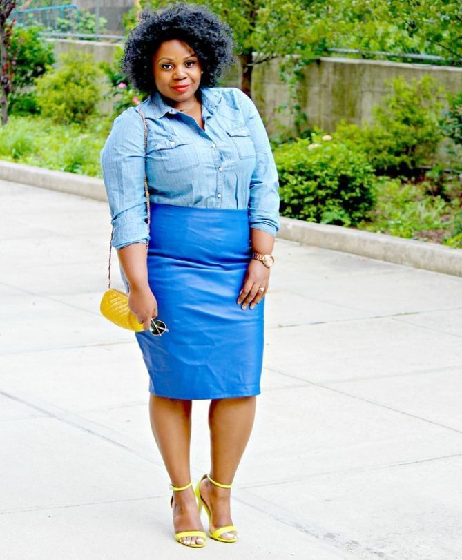 Foto: Reprodução / <a href="http://www.curvenvy.com/2015/06/chambray-top-leather-pencil-skirt.html" target="_blank">CurvEnvy</a>