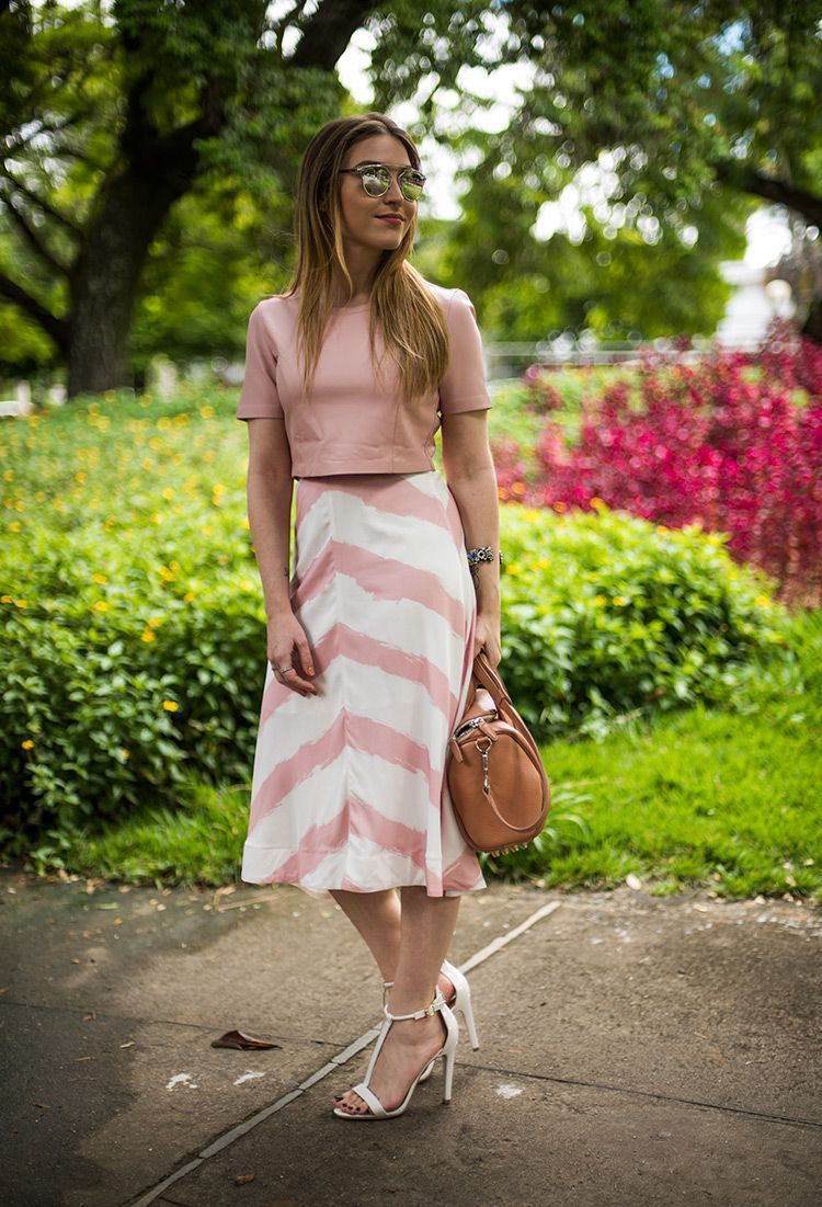 Foto: Reprodução / <a href="http://chatadegalocha.com/2015/04/look-da-lu-rosa-claro/" target="_blank">Chata de Galocha</a>