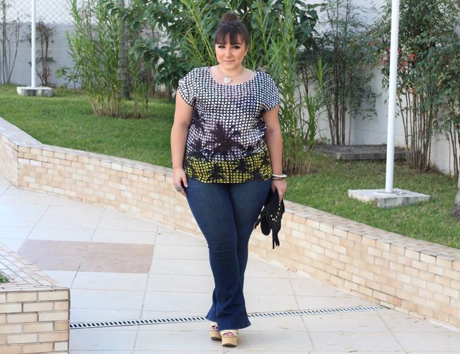 Foto: Reprodução / <a href="http://juromano.com/looks/jeans-plus-size-calca-com-tecnologia-power" target="_blank">Entre topetes e vinis</a>