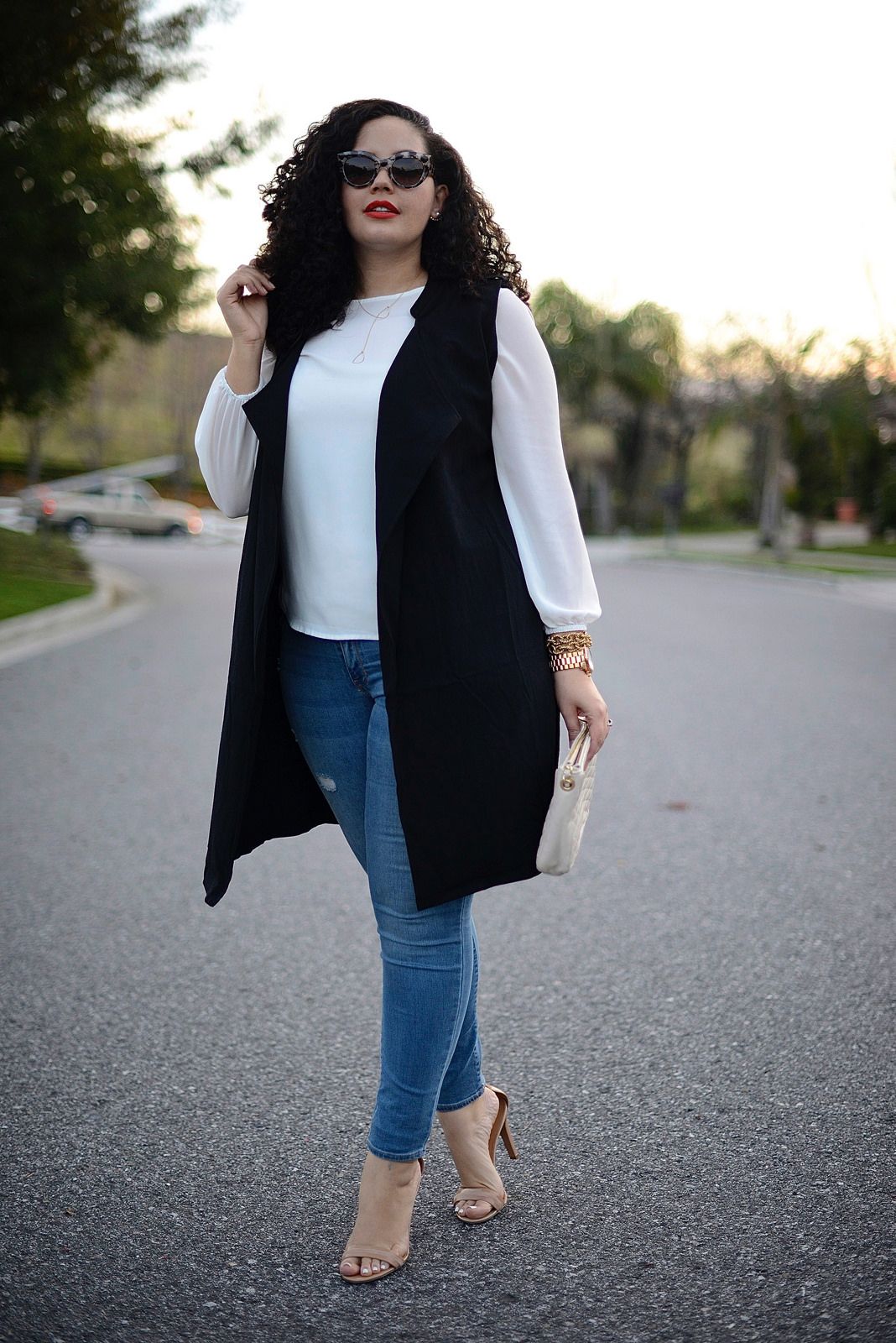 Foto: Reprodução / <a href="http://girlwithcurves.com/post/107869872012/sleeveless-jacket" target="_blank">Girl with curves</a>