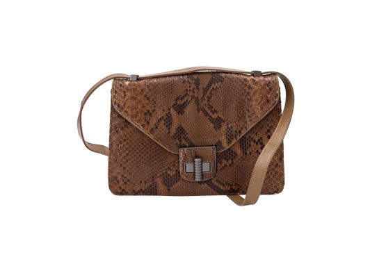 <p>Bolsa píton tiracolo - Atelier Moretti por R$730 na Loja OQvestir. </p>