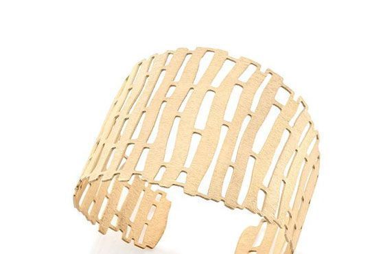 <p>Bracelete dourado - Rommanel por R$205. </p>