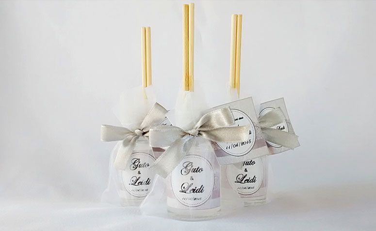 Aromatizador personalizado por R$ 5 no <a href="http://www.elo7.com.br/lembrancinha-de-casamento-aromatizador/dp/4EE6C7" target="_blank">Elo7</a>