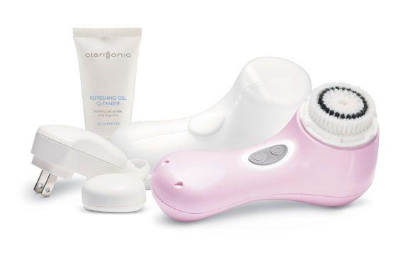 Segundo o fabricante, o sistema de micro-massagem (esfoliação leve) do produto remove gentilmente as impurezas deixando sua pele macia, sedosa e mais bonita. Clarisonic Mia 2 por R$499 na Bora Colega Shop