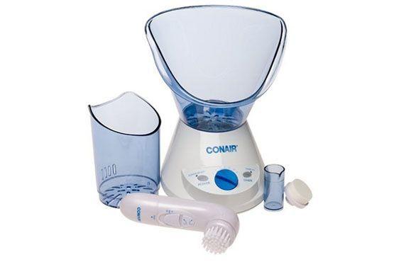 O vapor do aparelho ajuda a dilatar os poros, o que facilita a limpeza total da pele. Além disso, deixa a pele com uma sensação gostosa e macia, de acordo com o fabricante. Sauna Facial Conair por R$242,78 na loja Suplementos Aqui