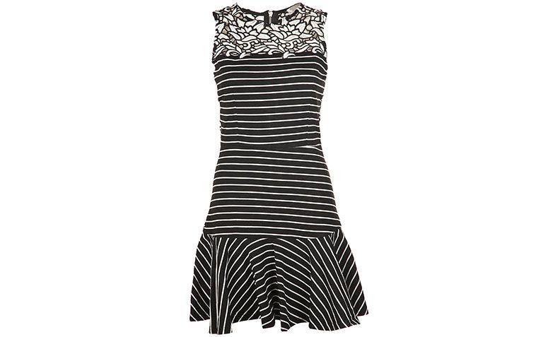 Vestido listrado Aftercolor por R$460 na <a href="http://www.e-closet.com.br/vestido/vestido-listrado-renda-preto-aftercolor-30117.html" target="blank_">E-Closet</a>