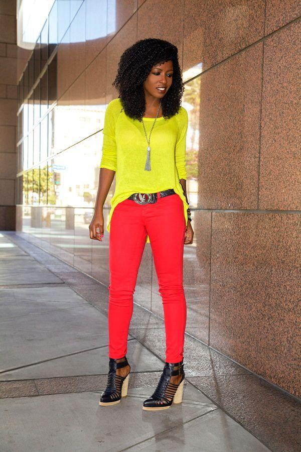Foto: Reprodução / <a href="http://stylepantry.com/2013/03/19/neon-yellow-sweater-red-skinnies/" target="_blank">Style Pantry</a>