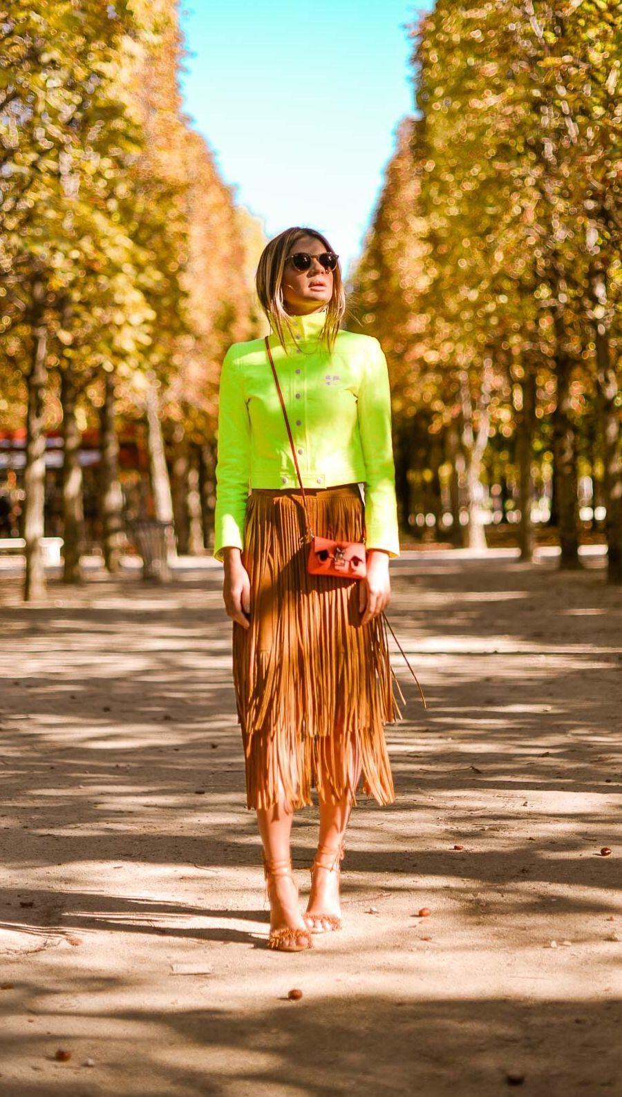 Foto: Reprodução / <a href="http://www.blogdathassia.com.br/br/2015/09/30/thassiaemparis-look-neon-fringes//#post" target="_blank">Blog da Thássia</a>