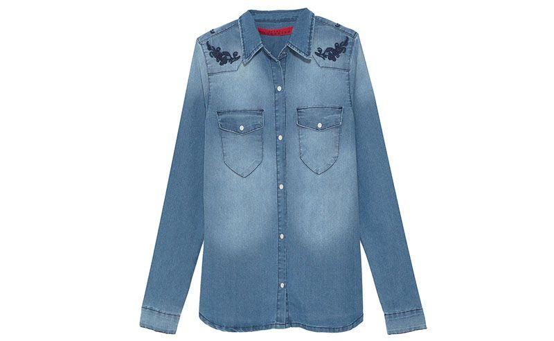 Camisa jeans Cavendish por R$295 na <a href="http://www.oqvestir.com.br/camisa-jeans-bordados---azul-48934.aspx/p" target="blank_">Oqvestir</a>