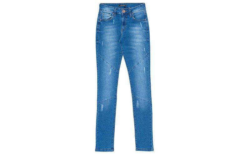 Calça jeans por R$109,90 na <a href="http://amaro.com/calca-montaria-recortes-1563.aspx/p?sku=1498000215" target="blank_">Amaro</a>