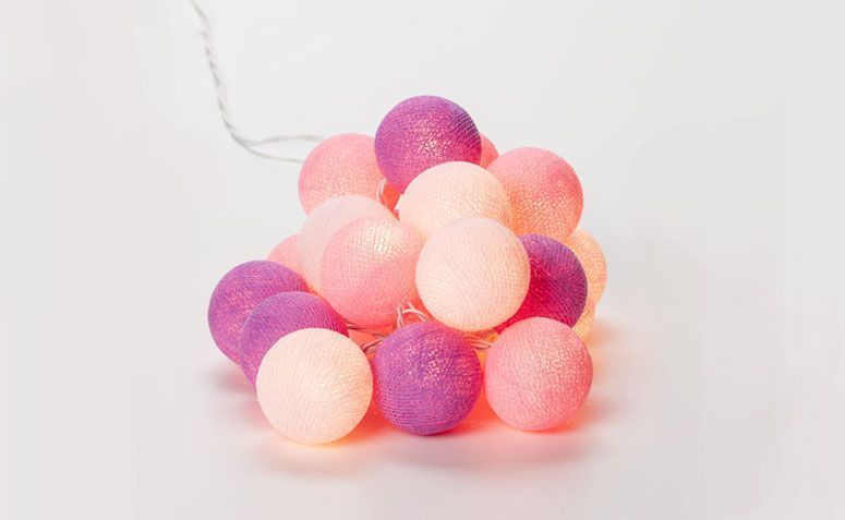 Luminária bolas rosas por R$ 110,00 na <a href="http://www.collector55.com.br/ser-c-20-luminarias-bolas-rosas-220v/p" target="_blank">Collector 55</a>