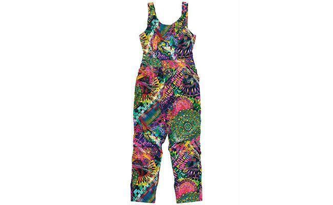 Macacão Enfim por R$219,99 na <a href="http://www.posthaus.com.br/moda/macacao-satim-mandalas-preto-enfim_art193381.html" target="blank_">Posthaus</a>