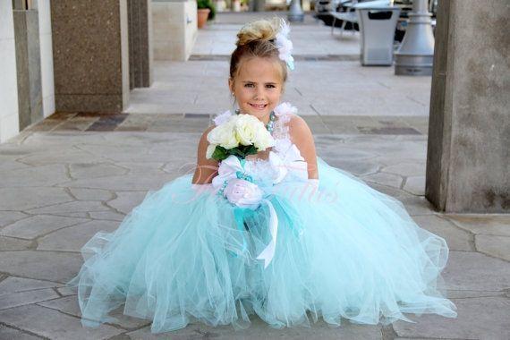 Foto: Reprodução / <a href="https://www.etsy.com/listing/91915066/tiffany-blue-flower-girl-dress-any-size" target="_blank">Etsy</a>
