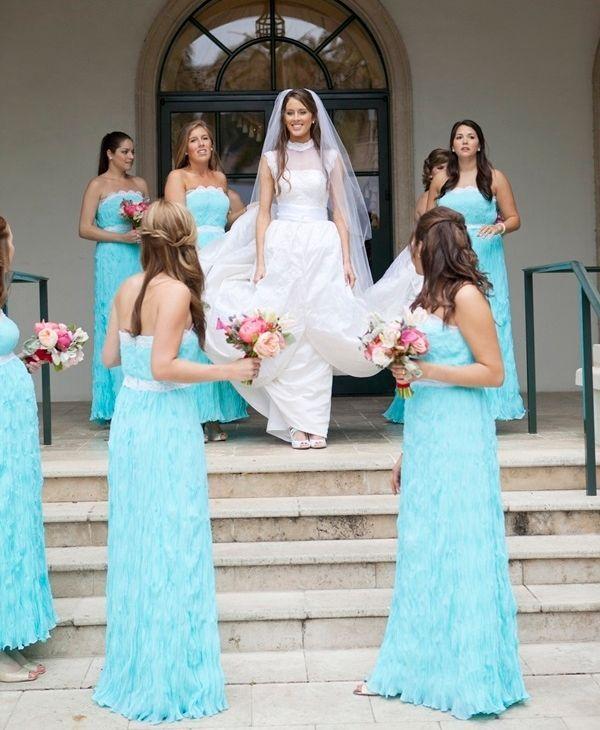 Foto: Reprodução / <a href="http://www.elizabethannedesigns.com/blog/2013/03/12/tiffany-blue-pink-wedding/strapless-tiffany-blue-bridesmaids-dresses/" target="_blank">Elizabeth Anne</a>