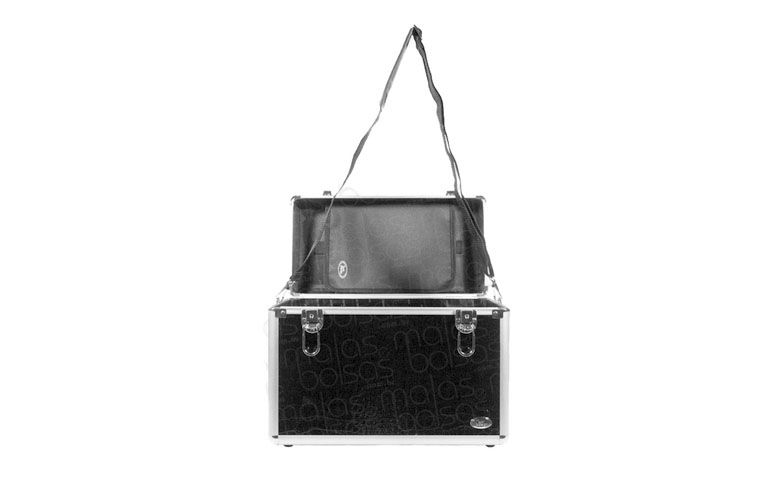 Maleta de maquiagem croco por R$269,90 no <a href="http://www.submarino.com.br/produto/9348500/maleta-de-maquiagem-croco-jacki-design-bpc33021-preta" target="_blank">Submarino</a>