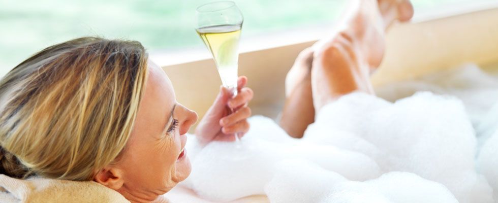 Esse é um presente coringa que vale muito para quem tem uma mãe vaidosa, que gosta de se cuidar. Surpreenda-a com um vale-spa ou com um vale para gastar no salão de beleza e ela ficará muito feliz.