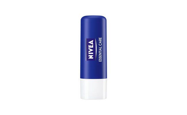 Lip Care Nivea Proteção Prolongada para Lábios Ressecados Essential 4 por R$8,49 na <a href="http://www.onofre.com.br/lip-care-nivea-protecao-prolongada-para-labios-ressecados-essential-4/26412/05" target="_blank">Onofre</a>