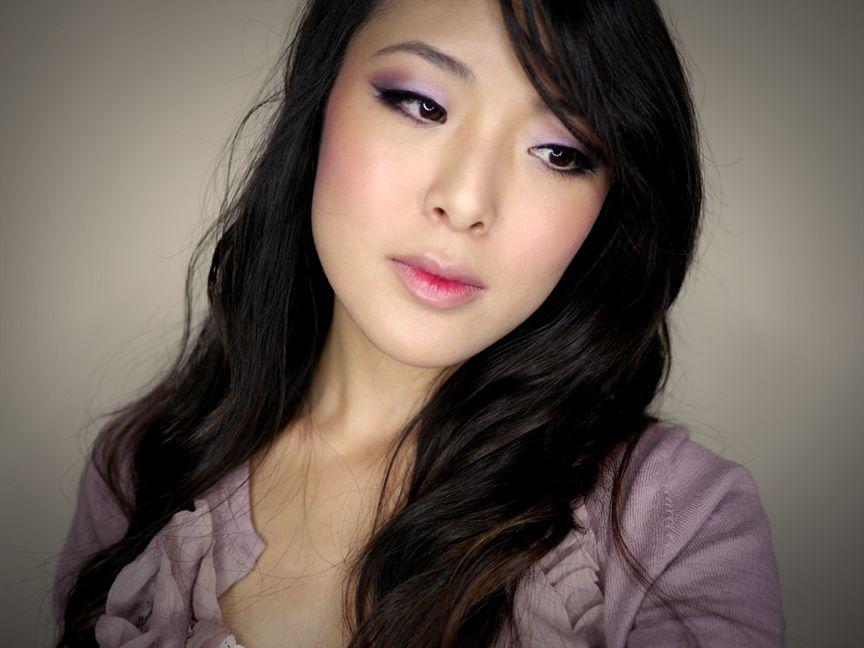 Foto: Reprodução / <a href="http://www.frmheadtotoe.com/2012/02/romantic-violet-makeup-tutorial.html#comment-form" target="_blank">From Head to Toe</a>