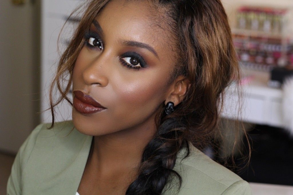 Foto: Reprodução / <a href="http://jackieaina.com/2014/12/27/90s-lipstick-trend/" target="_blank">Jackie Aina</a>