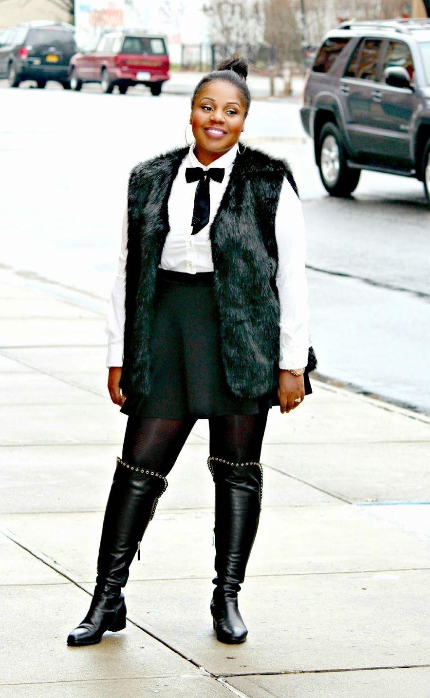 Foto: Reprodução / <a href="http://www.curvenvy.com/2015/01/fur-gilet-over-knee-boots.html" target="_blank">Curvenvy</a>