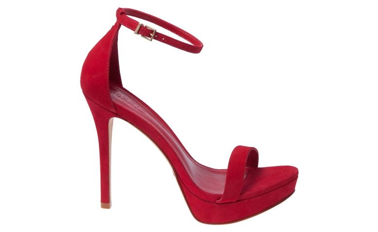Sandália meia pata Schutz por R$320 no <a href="http://www.oqvestir.com.br/252/sandalia-schutz-single-meia-pata---vermelho-56312.aspx/p" target="blank_">Oqvestir</a>