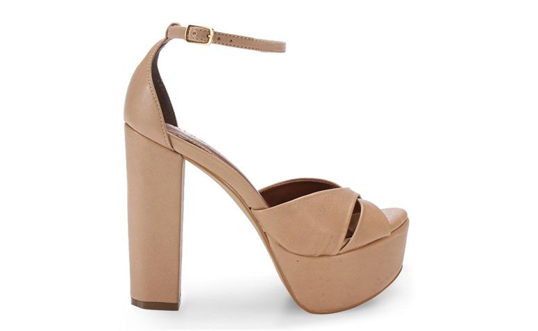 sandalia meia pata com vestido