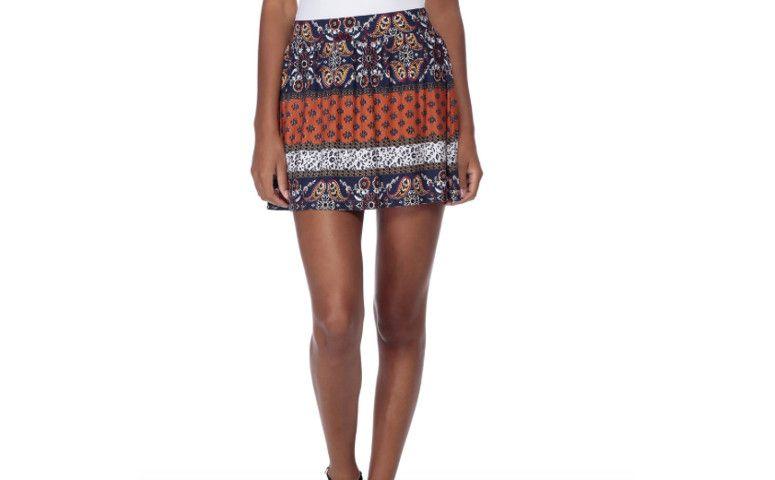 Saia feminina estampada por R$ 59,90 na <a href="http://www.lojasrenner.com.br/p/saia-feminina-estampada-537594339-537833715" target="blank_">Renner</a>