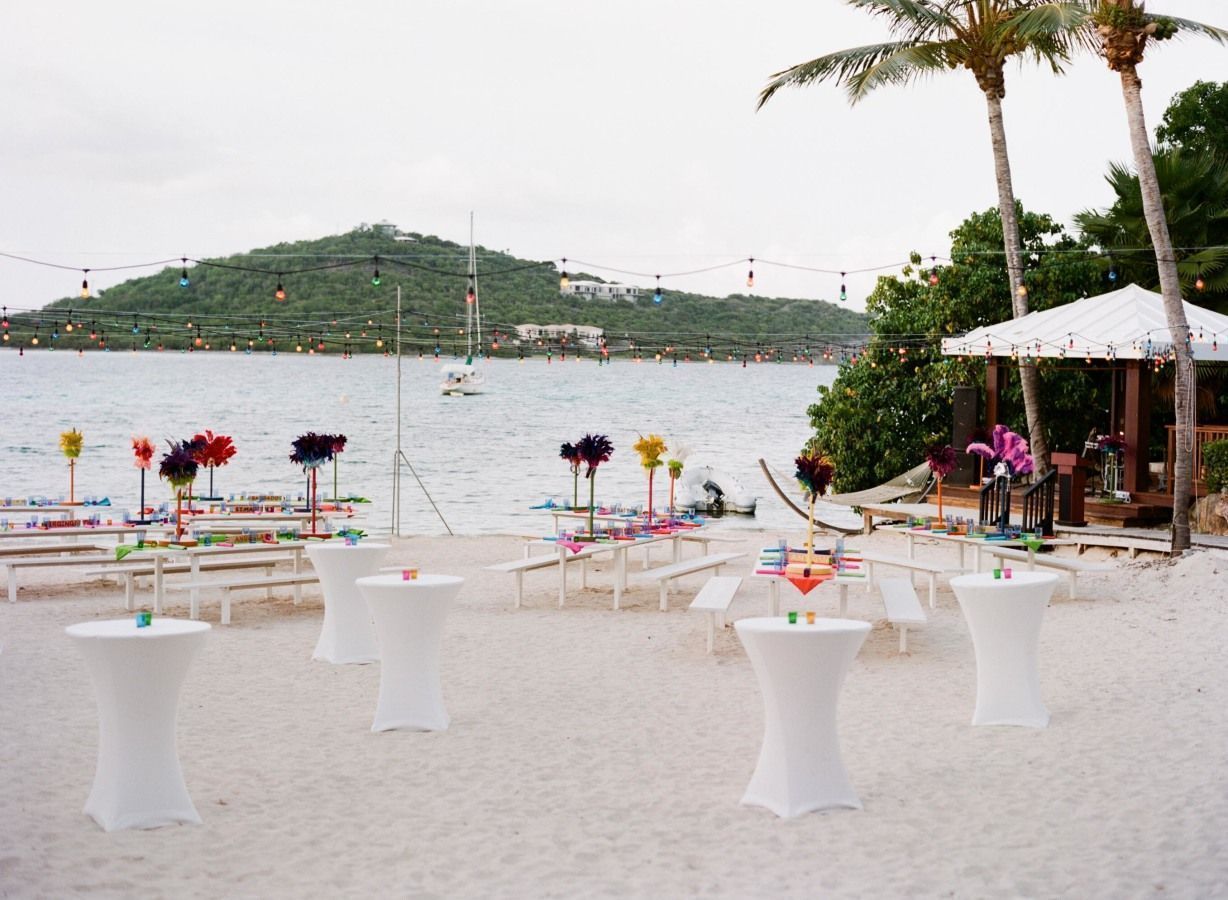 Foto: Reprodução / <a href="http://www.stylemepretty.com/2015/01/24/tropical-and-glamorous-wedding-at-st-thomas-ritz/" target="_blank">Style me pretty</a>