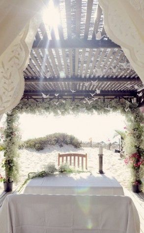 Foto: Reprodução / <a href="http://www.theprettyblog.com/wedding/jamie-catia-chic-beach-wedding/" target="_blank">The pretty blog</a>