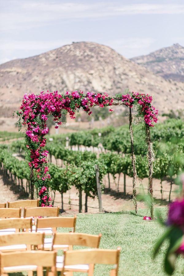 Foto: Reprodução / <a href="http://www.stylemepretty.com/2014/11/21/bright-magenta-vineyard-wedding/" target="_blank">Style me pretty</a>