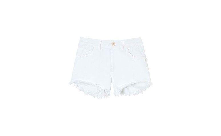 Short branco por R$338,00 na <a href="https://www.oqvestir.com.br/short-sarja-ripped-branco.html" target="blank_">Oqvestir</a>